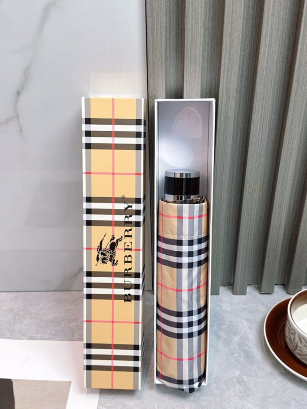 Burberry Manual Folding Umbrella (Sun & Rain) - Picture 3 of 9